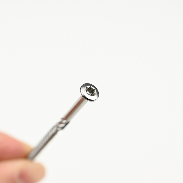 SUS410 Oval Head Torx with 6 Ribs Chipboard Screw T-17 4.0-1.80*60